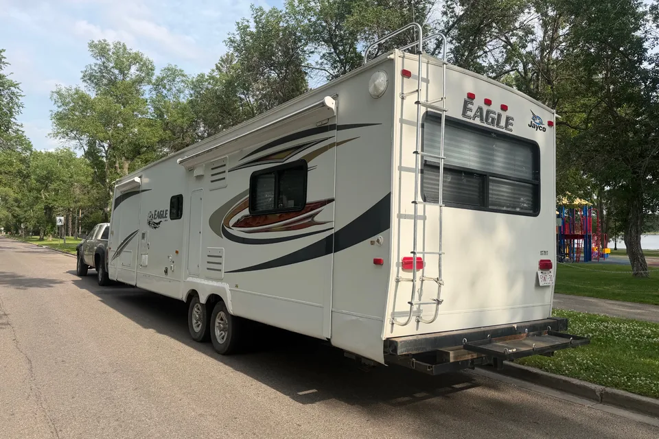 2011 Jayco Eagle 330RLTS BIG Living Room!