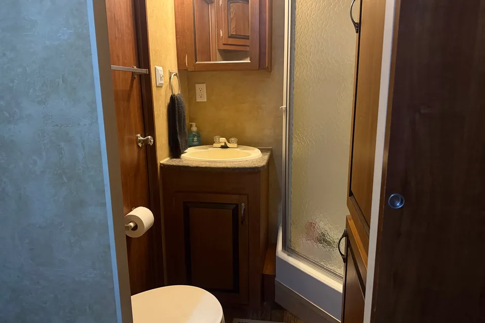 2011 Jayco Eagle 330RLTS BIG Living Room!