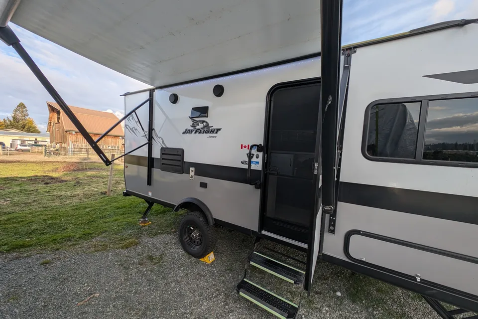 The Cozy Cruiser: Jayco 2022 Jayflight 174BH Baja Travel Trailer