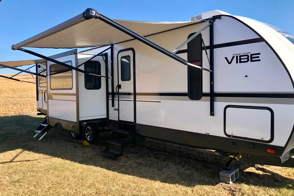 **GLAMP**  Forest River Vibe 33RK Travel Trailer