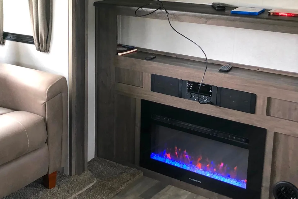 **GLAMP**  Forest River Vibe 33RK Travel Trailer