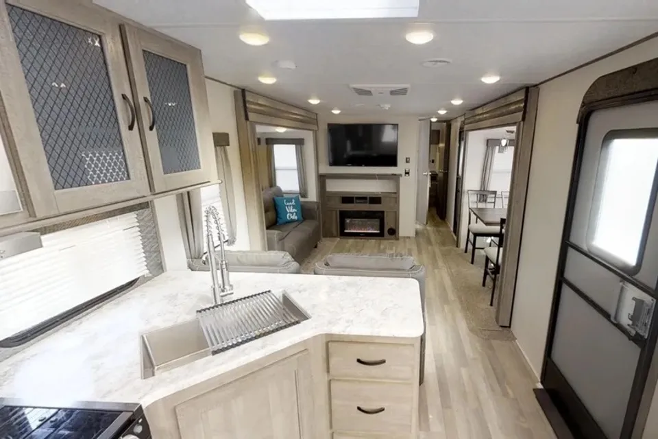 **GLAMP**  Forest River Vibe 33RK Travel Trailer