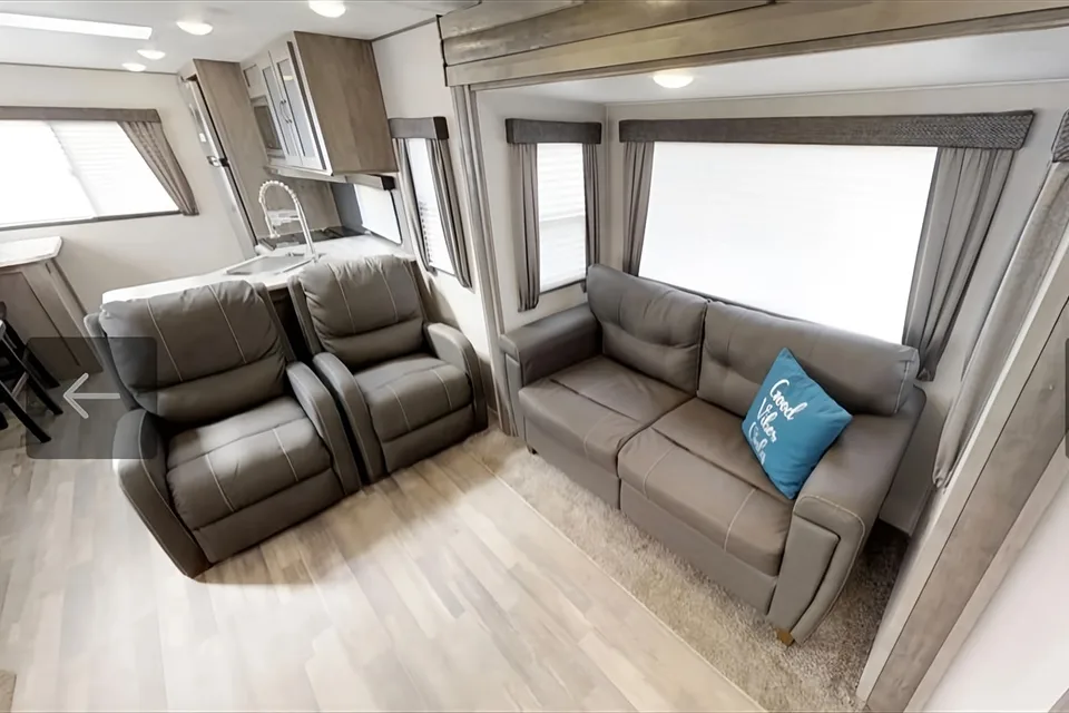 **GLAMP**  Forest River Vibe 33RK Travel Trailer