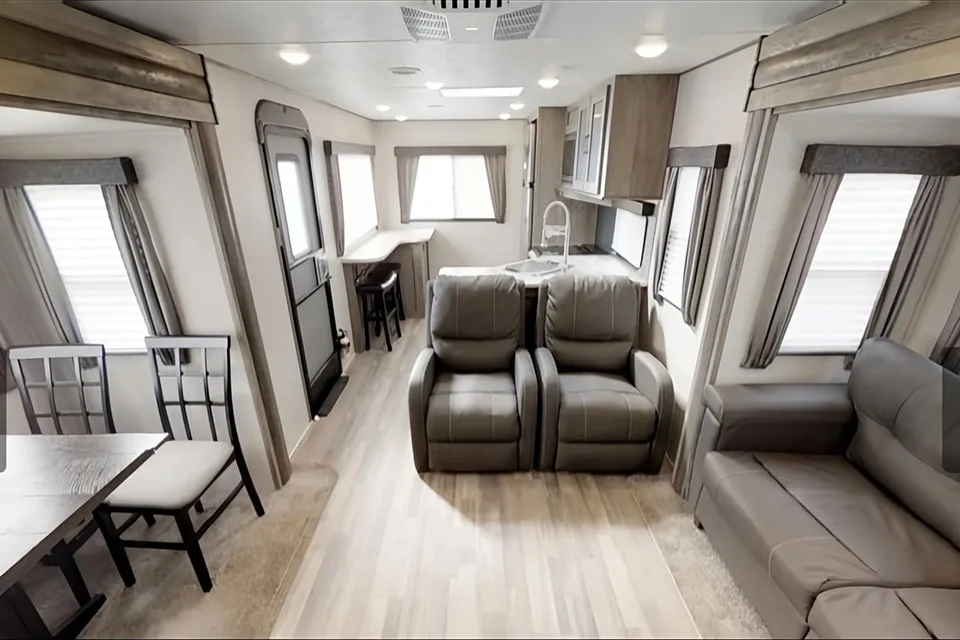 **GLAMP**  Forest River Vibe 33RK Travel Trailer