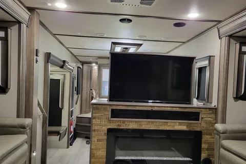 Duggan's Grand Design 346 fls Fifth Wheel
