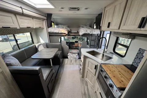 Woodies Adventurer Lp E450 Class C
