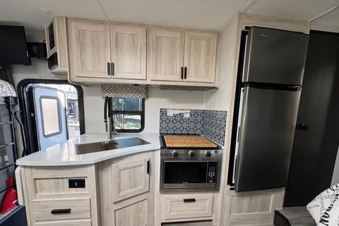 Woodies Adventurer Lp E450 Class C