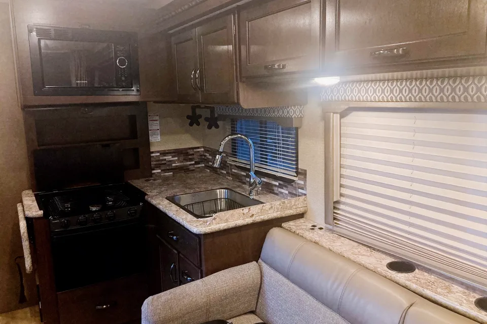 Amy's Thor Motor Coach Freedom Elite Class C