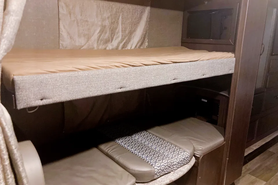 Amy's Thor Motor Coach Freedom Elite Class C