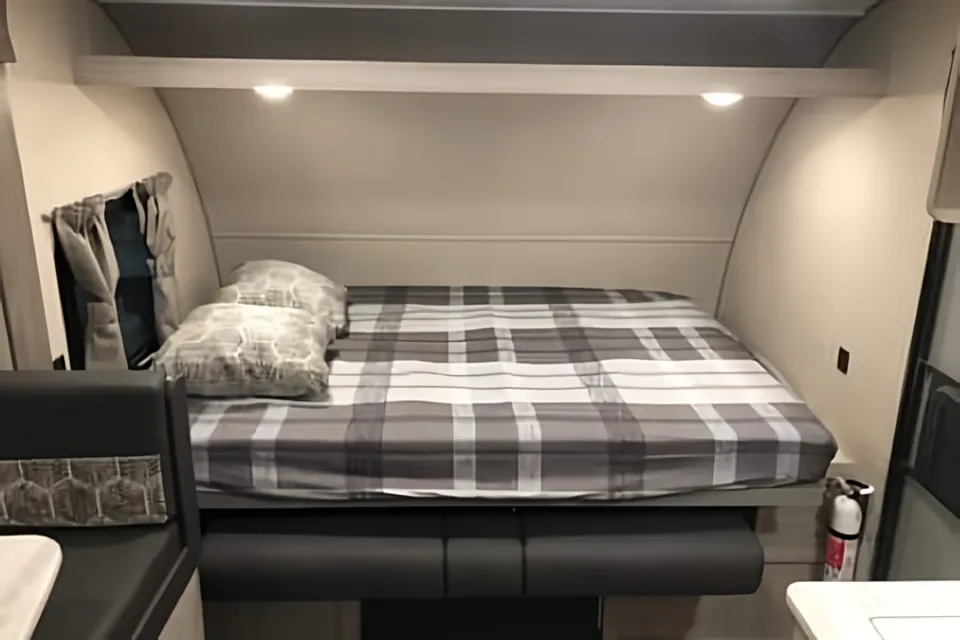 Coachmen Catalina Summit Serie 7