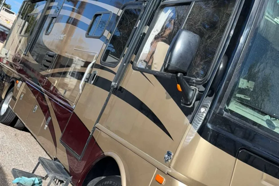 🚐 Hit the Road in Comfort – Your Adventure Starts Here! 🌄