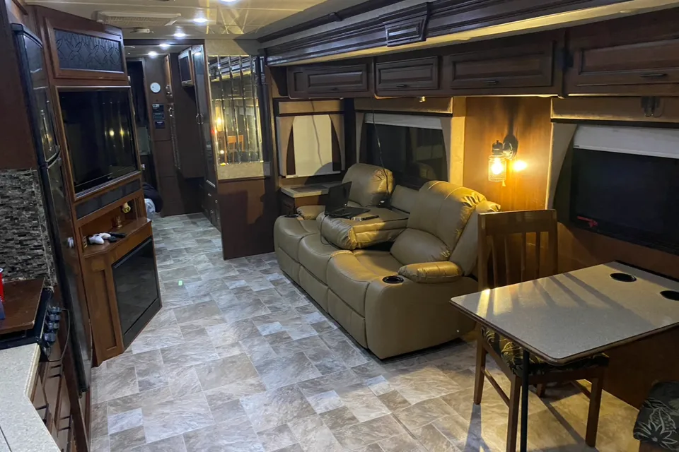 🚐 Hit the Road in Comfort – Your Adventure Starts Here! 🌄