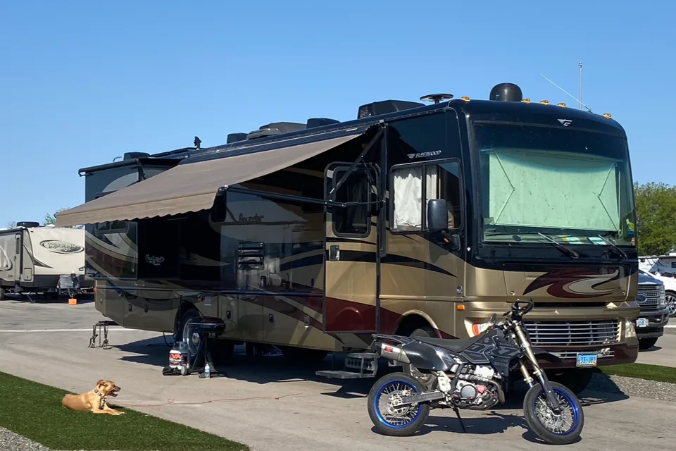 🚐 Hit the Road in Comfort – Your Adventure Starts Here! 🌄