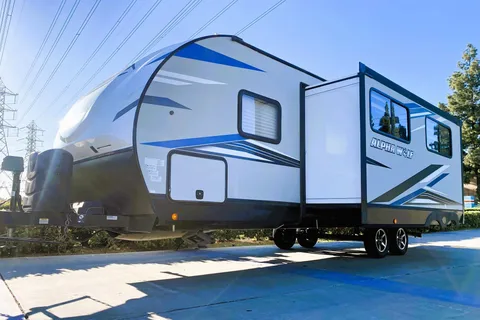🤎 Alpha Churro 🤎 Sleeps 10 • Private Suite • Slide-Out • 2 Doors