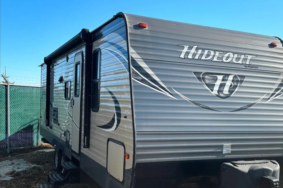 Family/pet Hideout Travel Trailer - everything included