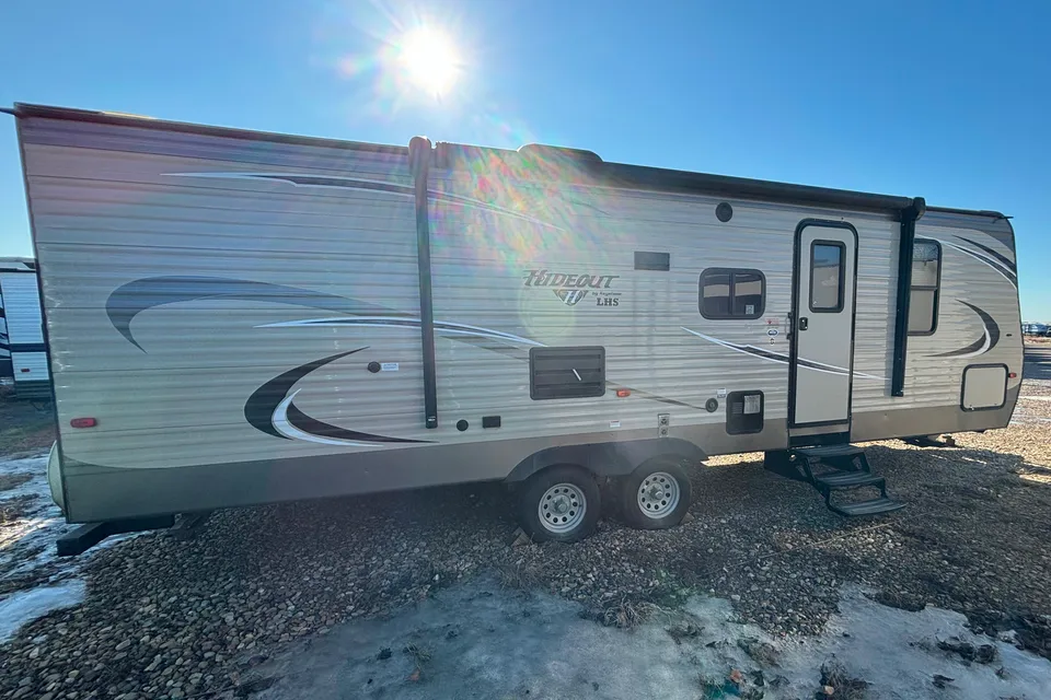 Family/pet Hideout Travel Trailer - everything included