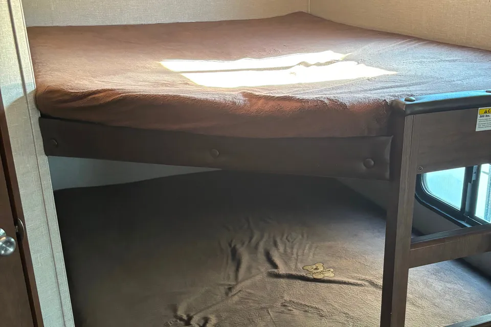 Family/pet Hideout Travel Trailer - everything included