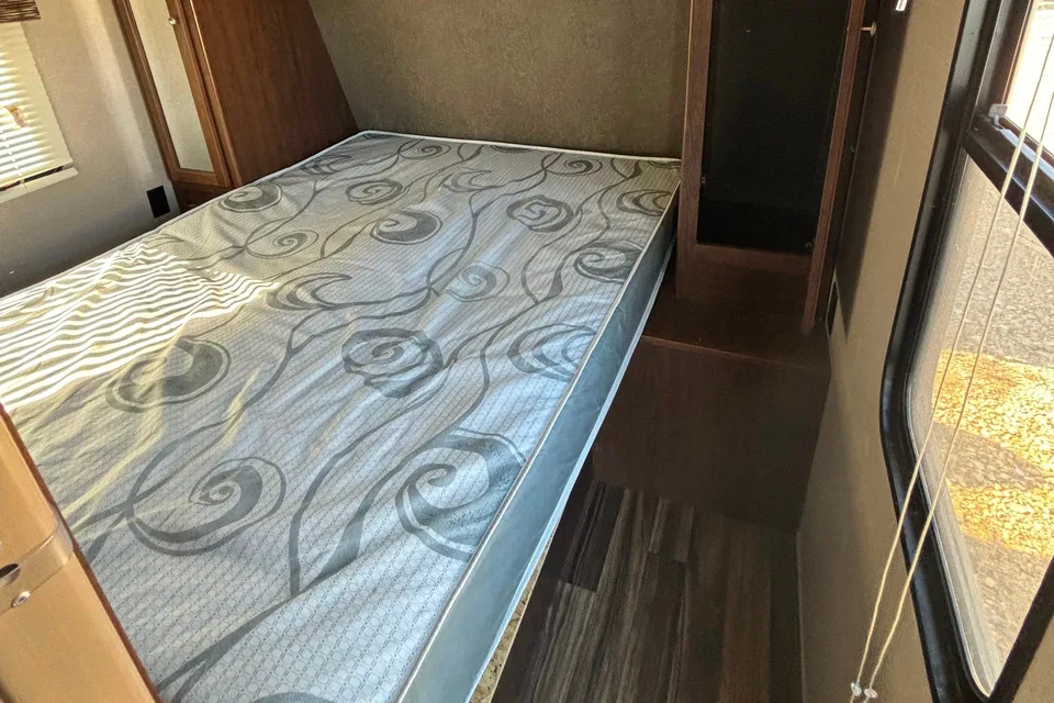 Family/pet Hideout Travel Trailer - everything included
