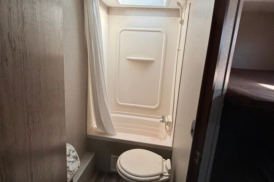 Family/pet Hideout Travel Trailer - everything included