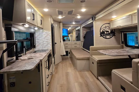 Jacob's Thor Motor Coach Gimini Class C