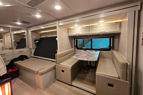 Jacob's Thor Motor Coach Gimini Class C
