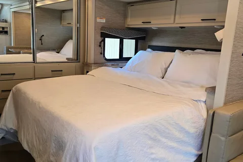 Jacob's Thor Motor Coach Gimini Class C