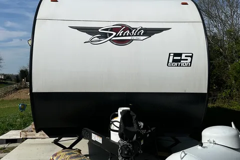Tracy's Shasta I5 Travel Trailer