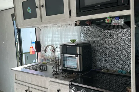 Tracy's Shasta I5 Travel Trailer