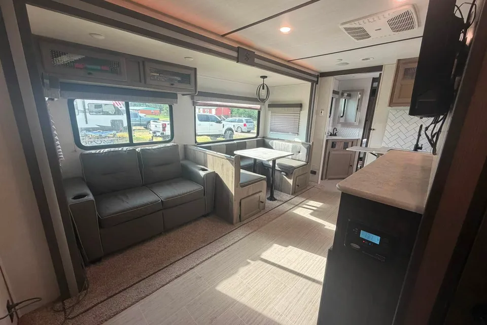 Forest River grand surveyor legend 296QBLE Travel Trailer
