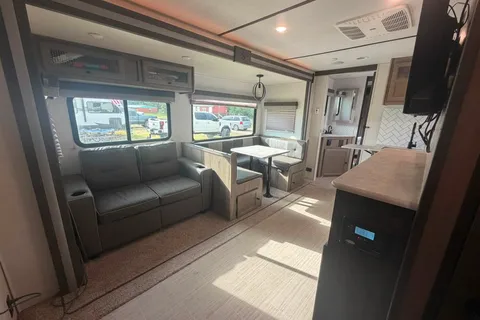 Forest River grand surveyor legend 296QBLE Travel Trailer