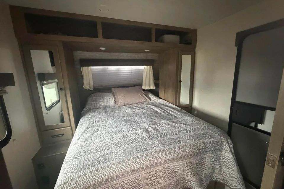 Forest River grand surveyor legend 296QBLE Travel Trailer