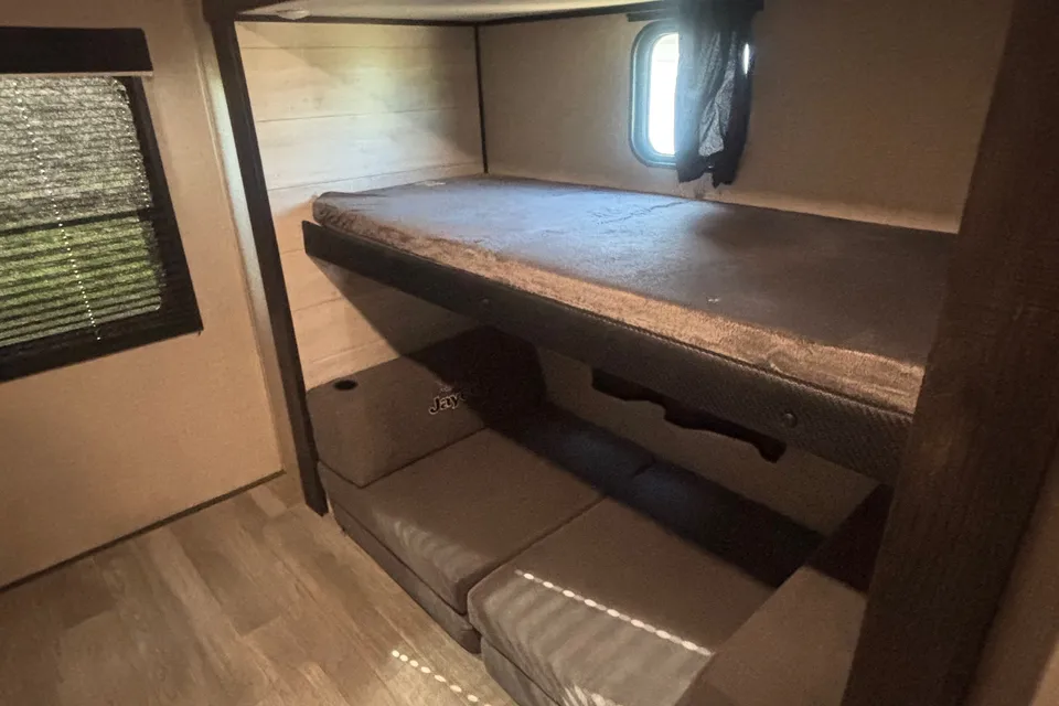Rylend's Jayco Jayflight 324BDS Travel Trailer