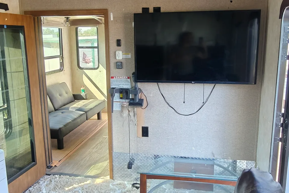 Isaac's Keystone Carbon 31 Toy Hauler