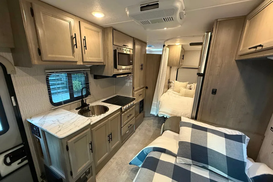 2023 Coachmen Freelander 22XG – Easy to Drive & Fully Equipped