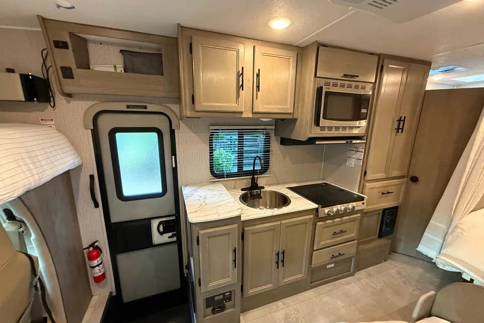 2023 Coachmen Freelander 22XG – Easy to Drive & Fully Equipped
