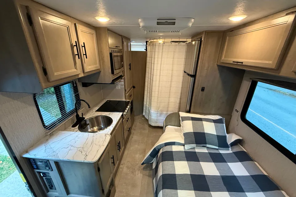 2023 Coachmen Freelander 22XG – Easy to Drive & Fully Equipped