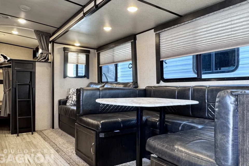 Dominique Coachmen Northern Spirit Roulotte