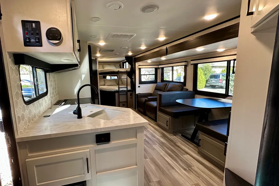 Luxury 2024 Jayco Jayfeather - Fully Stocked