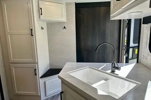 Luxury 2024 Jayco Jayfeather - Fully Stocked