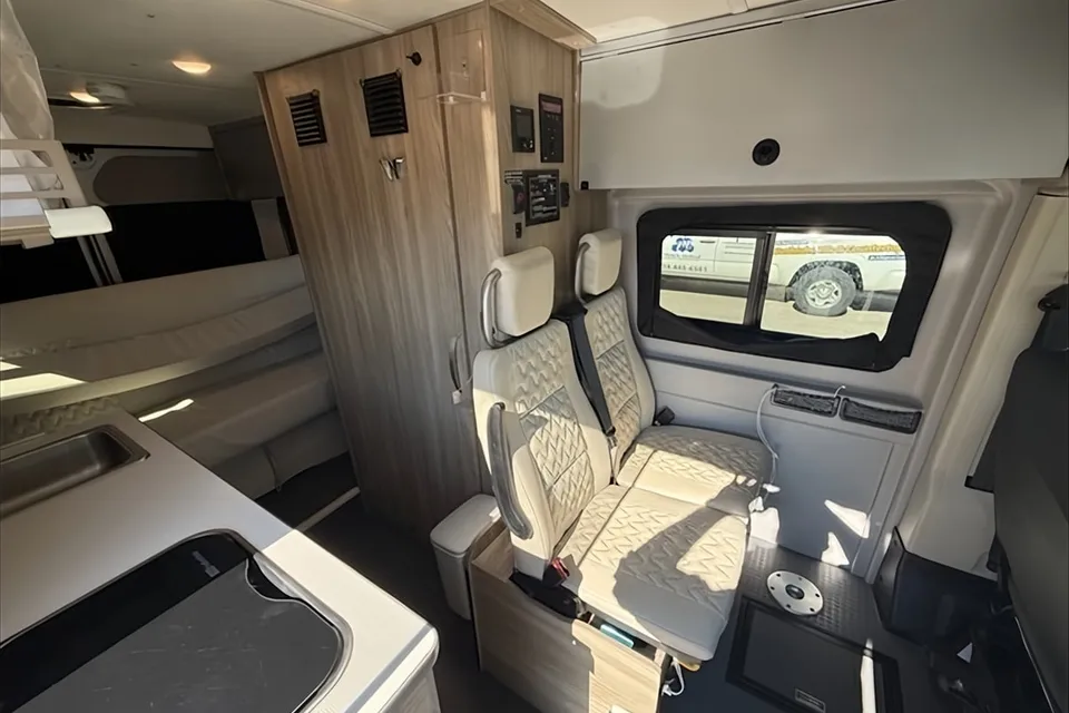 Jason's Winnebago 59P Class B