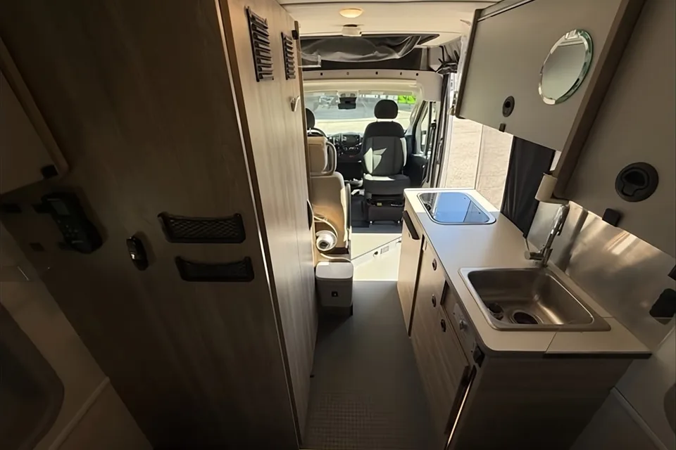Jason's Winnebago 59P Class B