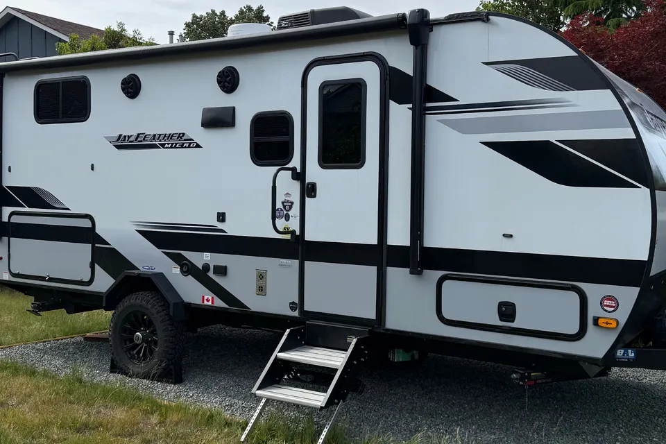 Comfort Cabin Jayco Jay feather micro Travel Trailer