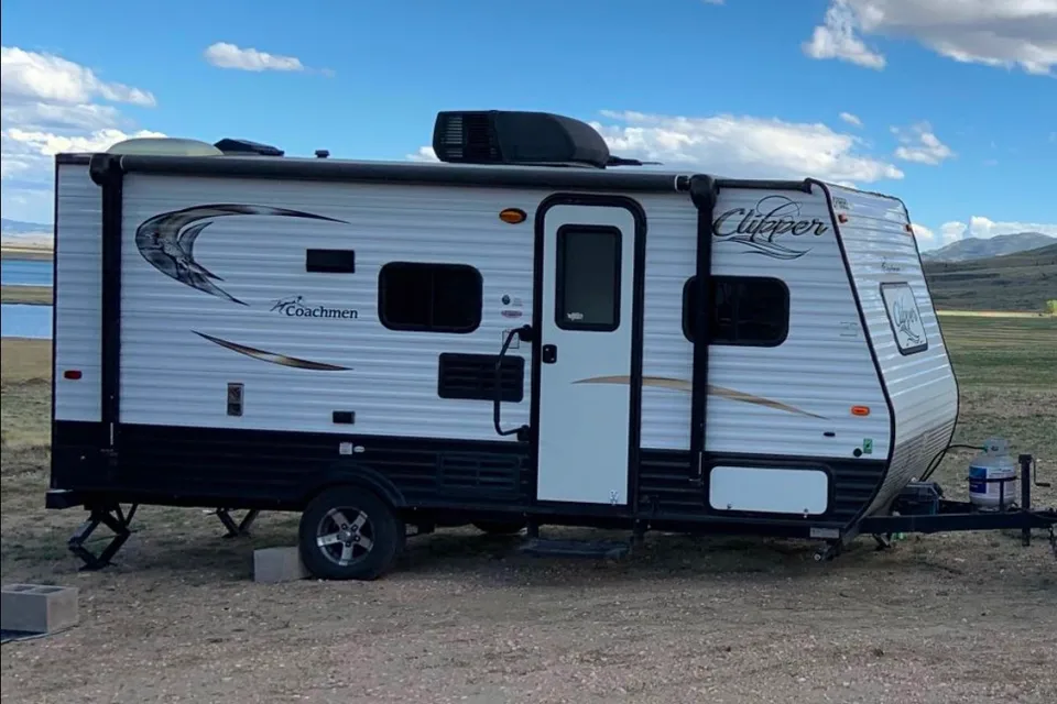 ULTRA LIGHT Coachmen Clipper Travel Trailer STARLINK WIFI AVAIALBLE!