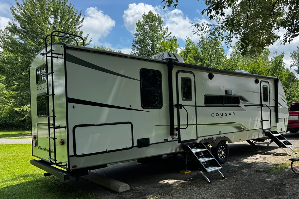 2025 Keystone Cougar/King Bed+Double bunks/ Delivery
