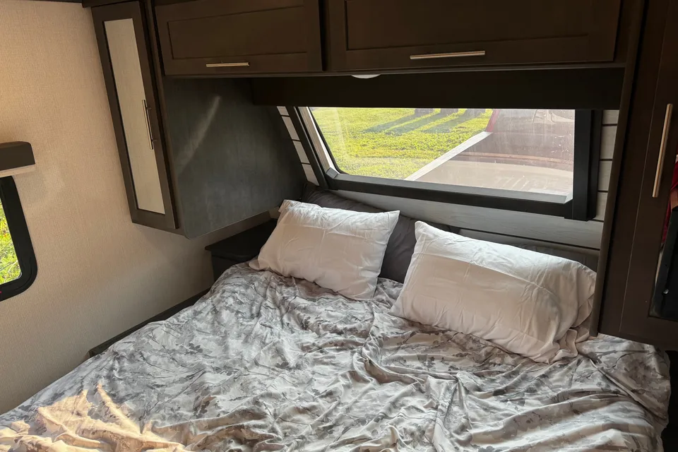 2025 Keystone Cougar/King Bed+Double bunks/ Delivery