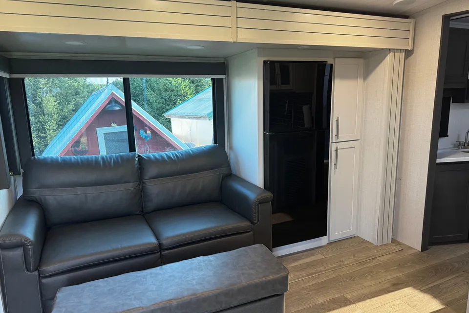 2025 Keystone Cougar/King Bed+Double bunks/ Delivery