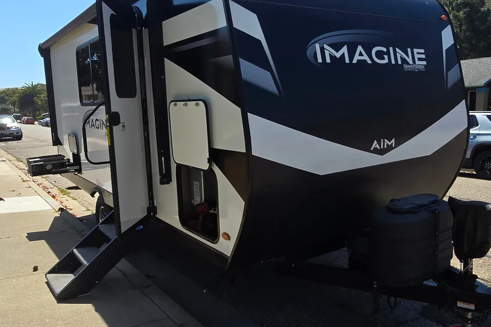 Fun Size Travel Trailer - We deliver, set up & take down.