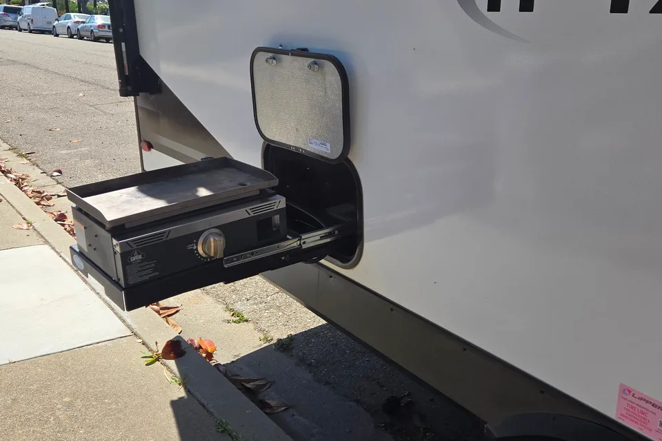 Fun Size Travel Trailer - We deliver, set up & take down.