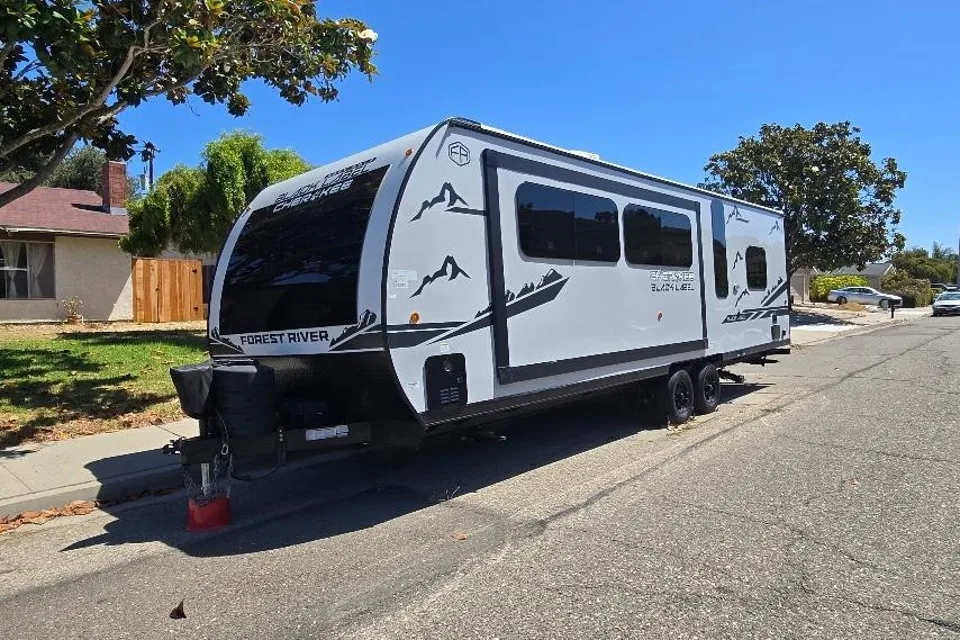 *Please read full Discription* Travel Trailer - We deliver, set up & take down.
