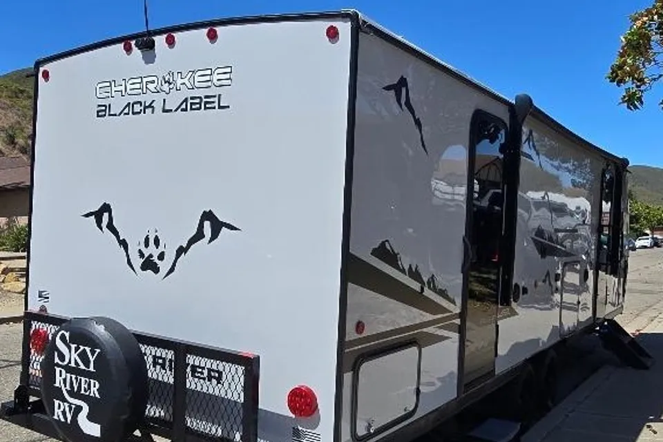 *Please read full Discription* Travel Trailer - We deliver, set up & take down.
